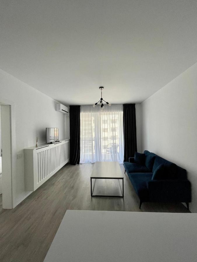 Cozy 1 Bedroom Apartment Орадя Екстер'єр фото