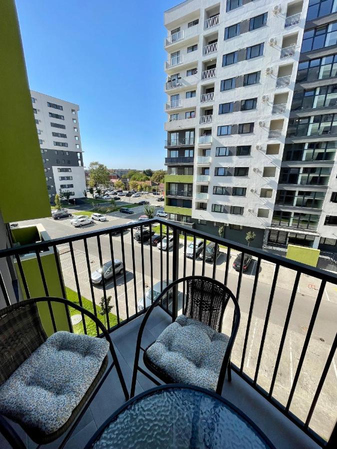 Cozy 1 Bedroom Apartment Орадя Екстер'єр фото